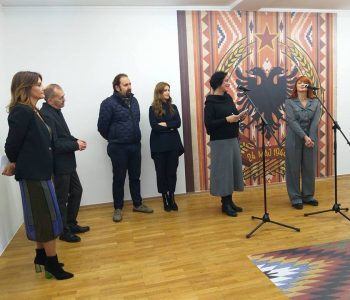 Në ekpozitën “Nën presion” u shpalosën fakte të arkitekturës socialiste.