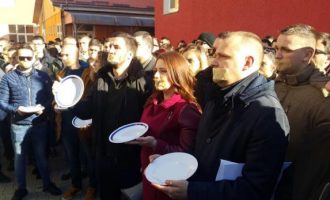 Studentët në veri protestojnë kundër taksës