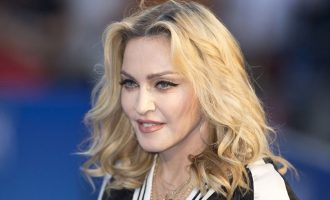 Madona publikon një portret të rallë familjar