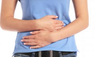 Ushqimet që duhet eliminuar për të shmangur fryerjen në stomak