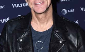 Jim Carrey tregon arsyet për izolimin e tij