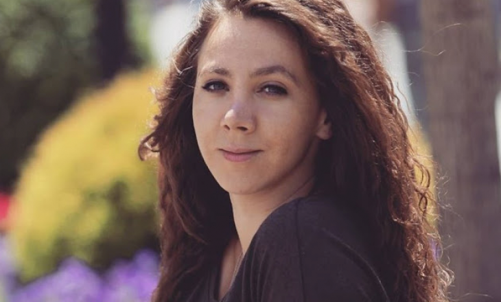 Ish-asistentja e Ministrit të Arsimit nën hetime