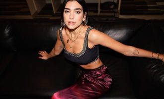 Dua Lipa merr propozim për martesë në tapetin e kuq
