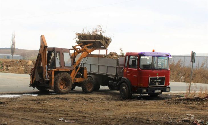 Mbi 50 thasë më mbeturina dhe 12 kamionë me mbetje inerte largohen sot në Fushë Kosovë