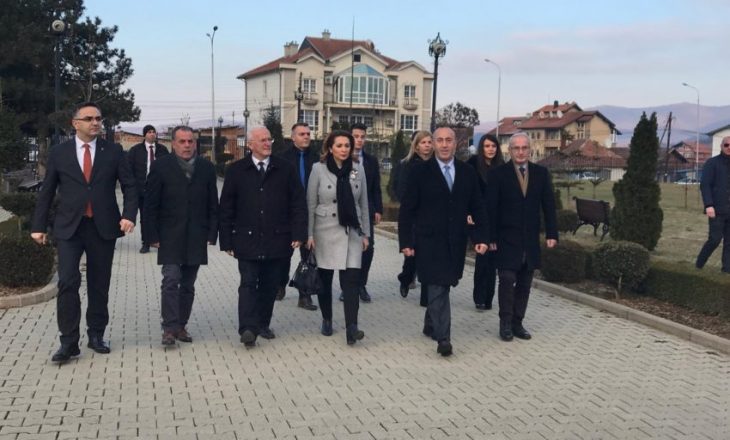 Haradinaj thotë se bashkimi i Mitrovicës nuk është punë e Kuvendit Komunal të Mitrovicës