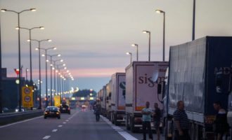 Nga dorëheqjet deri tek kundërshtimi i ministrit shqiptar – një javë nga rritja e taksës prej 100%