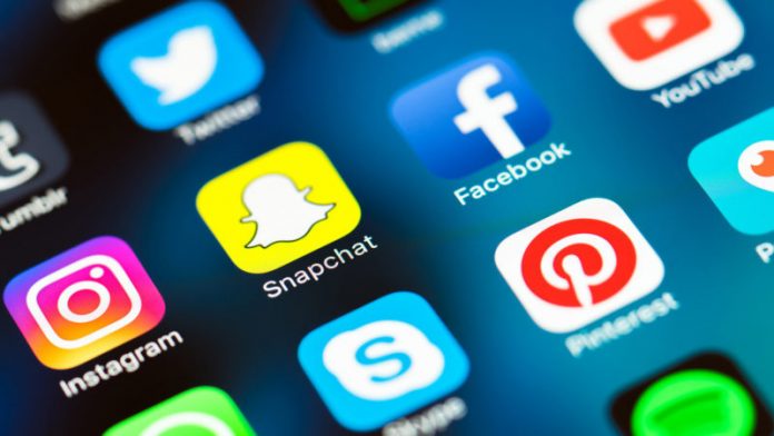Raporti: Çka ndodhë brenda një minuti në rrjetet sociale