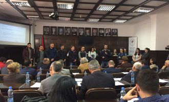 Studentët ndërpresin mbledhjen e Senatit të UP-së