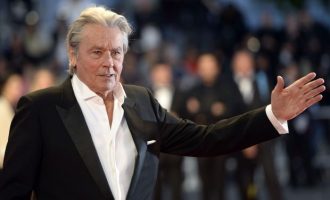Pleqëria e aktorit Alain Delon dhe distancimi prej filmave