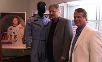 Dalin në ankand gjërat personale të Neil Armstrong