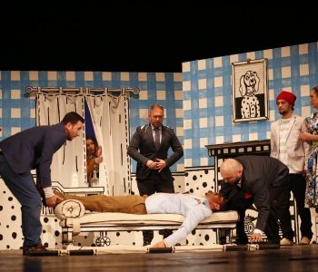 “Shfaqja që shkon keq” në Gjilan e kthen dështimin në komedi