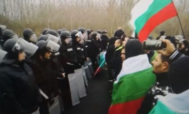Vazhdojnë protestat në Bullgari –bllokohen rrugët