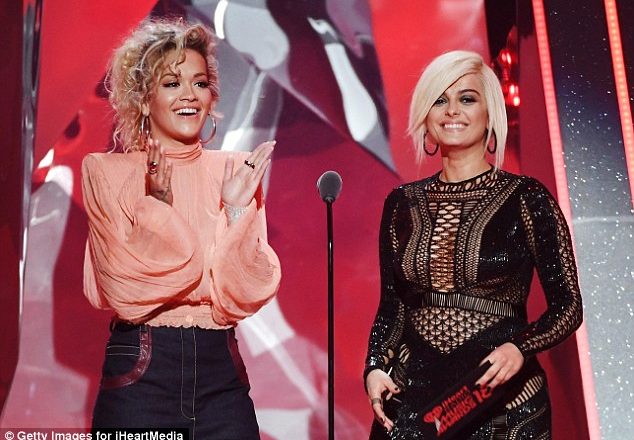 Rita Ora dhe Bebe Rexha do të performojnë në sfilatën e ‘Victoria’s Secret’