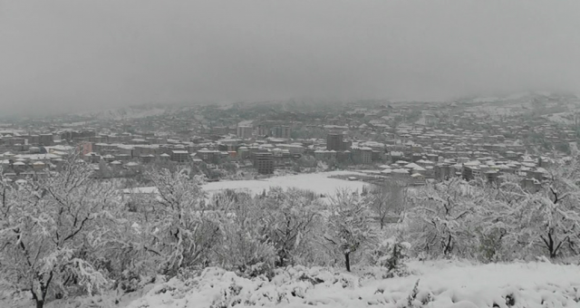 Në këto vende të Shqipërisë po bie borë - Gazeta Online INSAJDERI