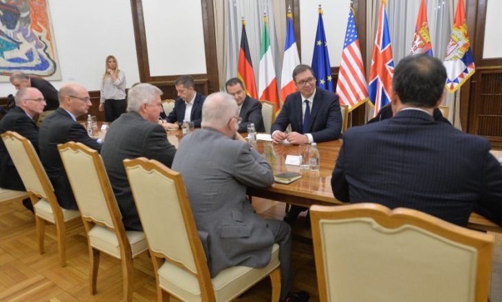 Pas rritjes së taksës nga Kosova, Vuçiq vazhdon takimet me ambasadorët