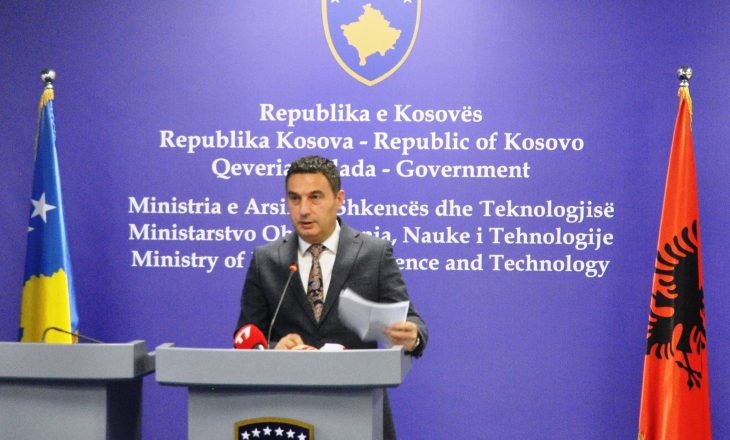 Ministri Bytyqi: Vendimi për ndalimin e telefonave rregullon mbarëvajtjen e procesit mësimor