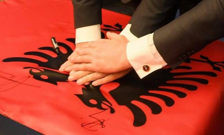 Rama uron 28 Nëntorin me fotografinë e bërë me kryeministrin Haradinaj