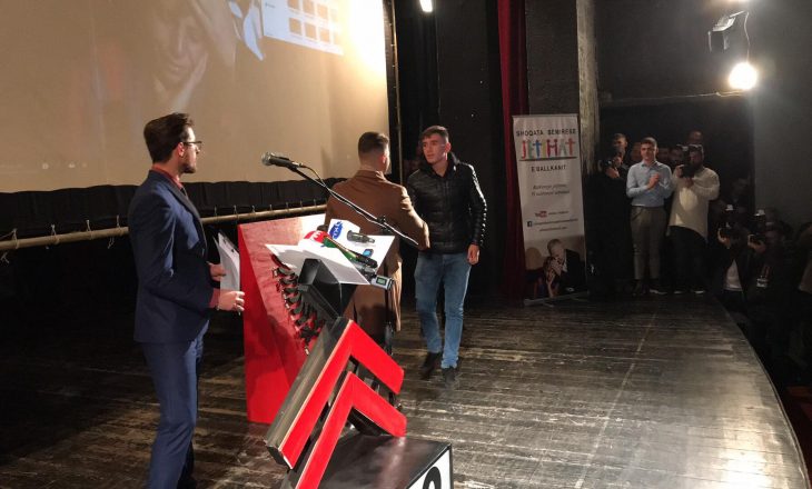 Hamëz Jashari i ri dhuron çelësat e shtëpisë për një familje në nevojë