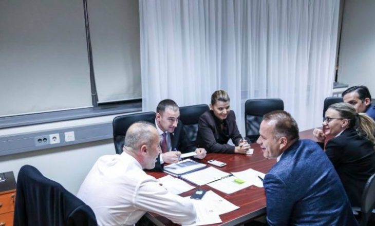 Qeveria reagon ndaj ultimatumit 90-ditësh të Serbisë për taksën 100%