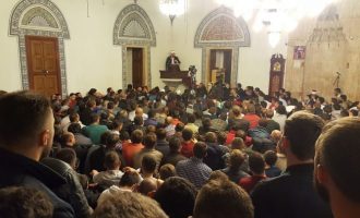 Alarmuese: Mijëra veta në mbështetje të hoxhës kontravers