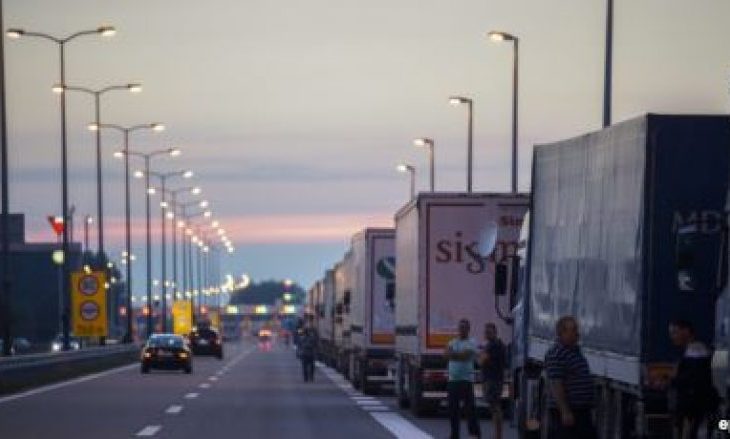 Nga 120 maune me mallra, pas vendosjes së taksës janë zhdoganuar vetëm dy