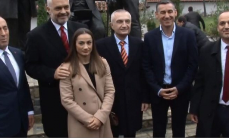 Edi Rama dhe Ilir Meta në Prizren – përurojnë shtatoret e tre liderëve historikë