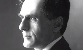 Nis riatdhesimi i eshtrave të Mid’hat Frashërit