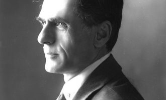 Pas 69 vitesh mbërrijnë eshtrat e Mid’hat Frashërit në Shqipëri