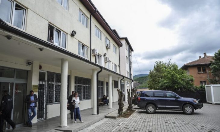 Punëtorët e gjykatës në veri kthehen në vendin e punës