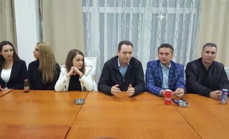 Kur Naser Rugova shoqërohej me të dyshuarin për falsifikim të 80 mijë dollarëve