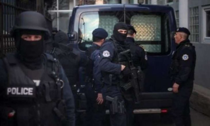 Policia demanton Vuçiqin për heqjen e targave, s’i komenton deklaratat për ROSU në veri