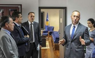 Këshilltari i Haradinajt i përgjigjet Mogherinit për taksën