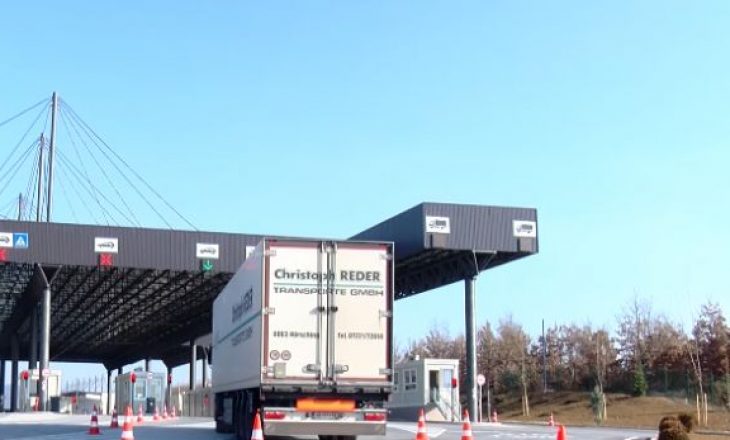 Sa kamionë me mallra serbe kaluan në doganë pas taksës 100 përqind?