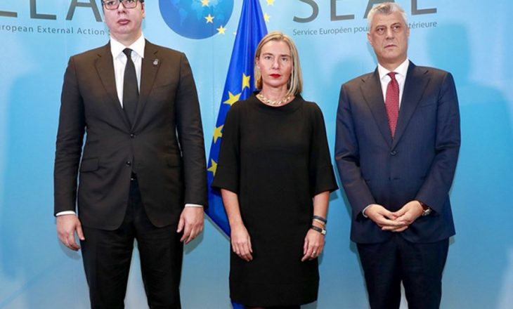 Thaçi transmetoi LIVE në Facebook konferencën e Vuçiqit, pastaj e fshiu