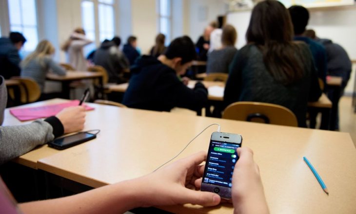 Vendimi i ministrit Bytyqi: Nuk ka më telefona gjatë procesit mësimor