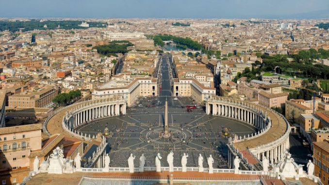 Vatikani: Duhet të presim për marrë masa kundër abuzimit seksual