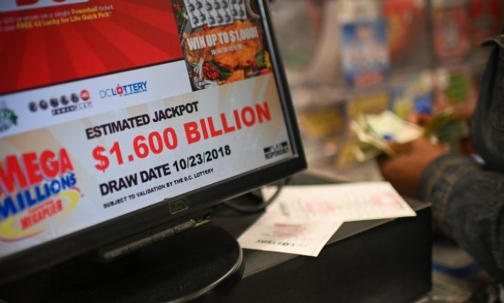 Xhekpoti i Krishtlindjes në SHBA i sjellë fituesit 300 milionë dollarë