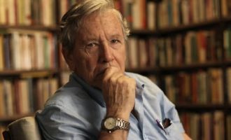 Vdes shkrimtari i famshëm izraelit