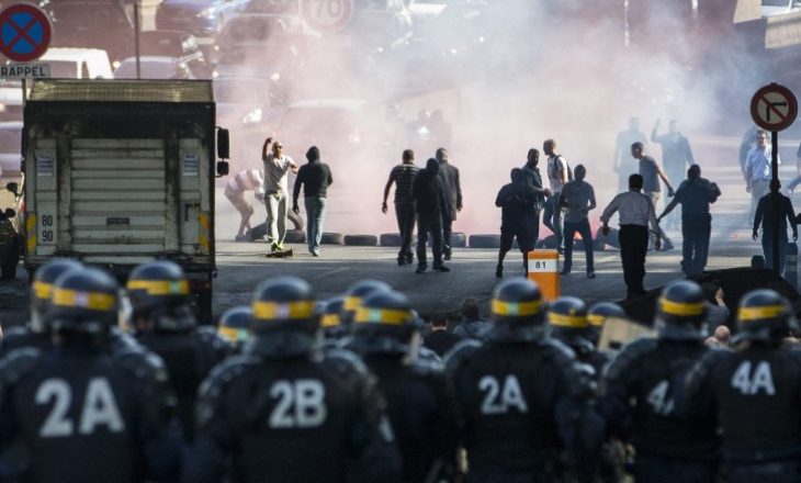 89 mijë policë do të “blindojnë” Francën gjatë protestës së të shtunës