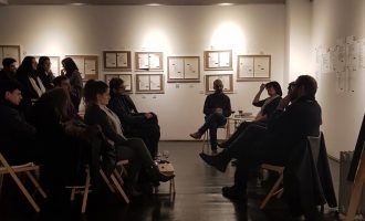 Poezia “Prishtinalike” e Alban Fejzës, fituese në ekspozitën ‘Hijet e Bardha’