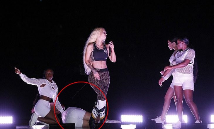 Balerina pëson krizë epiliptike, këngëtarja e famshme vazhdon koncertin