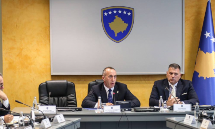 Këshilltari i Haradinajt pret nga Mogherini t’i reagojë Vuçiqit