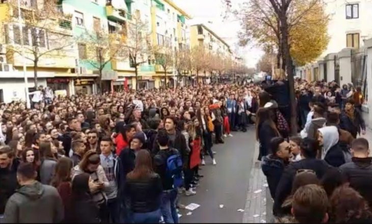 Studentët në Shqipëri vazhdojnë edhe sot protestat, refuzojnë dialogun