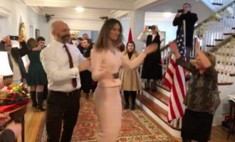 Në Washington mbahet meshë në shqip e festohet me valle shqiptare