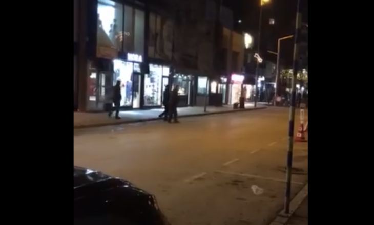 “O largohuni se ka vjedhje me kallasha” – pamje nga grabitja në Ferizaj dhe reagimi i qytetarëve