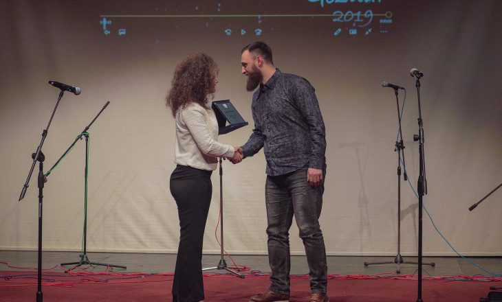 Besim Ugzmajli shpallet Artisti i Vitit 2018