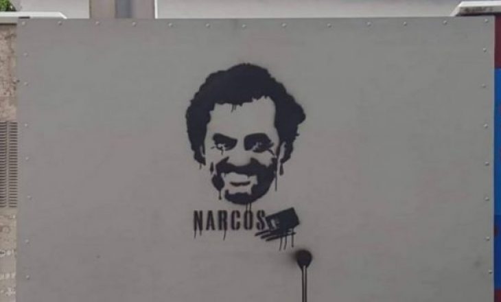 Grafite nëpër rrugët e Tiranës – Rama, Balla e Tahiri portretizohen si “Narcos”