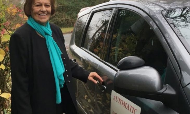 Gjyshja 82 vjeçare nga Britania merr lejen e vozitjes, tregon arsyet