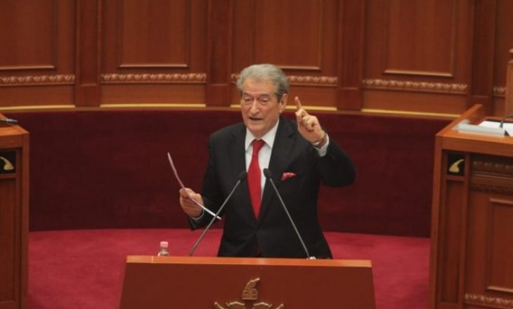 Berisha sulmon Ramën: Herë bën banditin herë maniakun