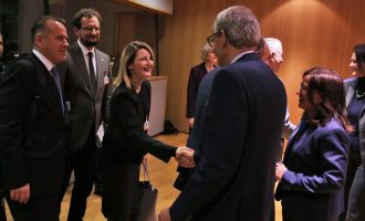 Edhe Dhurata Hoxha kritikoi BE-në për liberalizimin e vizave